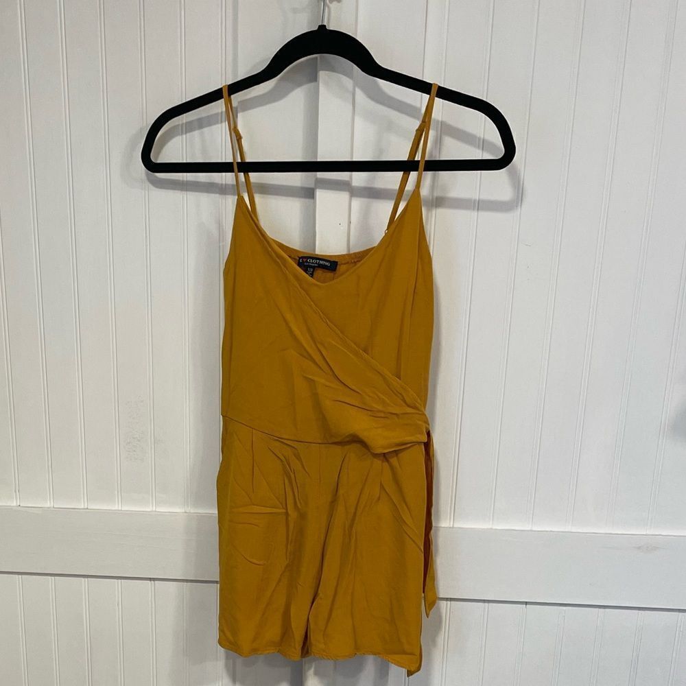 E ❤️ Clothing mustard yellow colored romper size XS